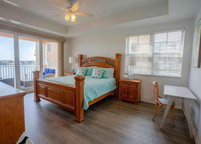 Apartment Beautiful Waterfront 3 Bedroom Condo, Located In The Heart Of Clearwater *