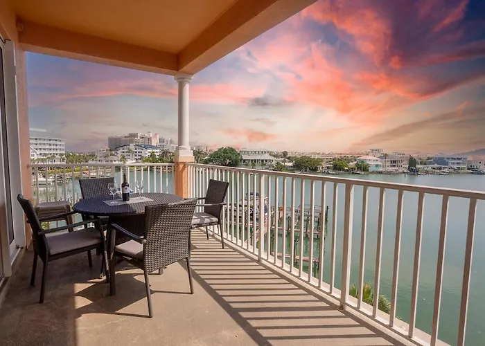Beautiful Waterfront 3 Bedroom Condo, Located In The Heart Of Clearwater *