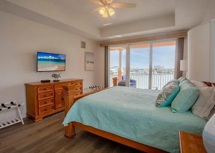 Apartment Beautiful Waterfront 3 Bedroom Condo, Located In The Heart Of Clearwater *