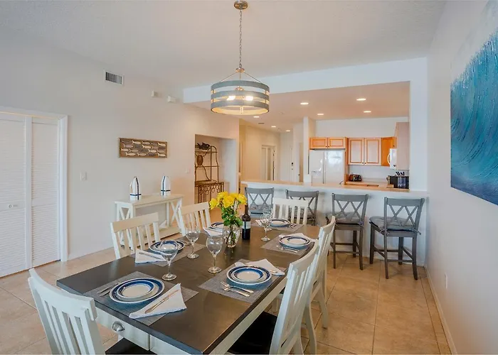 Beautiful Waterfront 3 Bedroom Condo, Located In The Heart Of Clearwater *