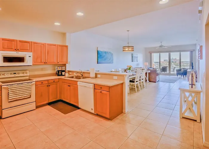 Apartment Beautiful Waterfront 3 Bedroom Condo, Located In The Heart Of Clearwater *