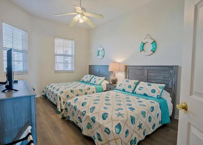 Apartment Beautiful Waterfront 3 Bedroom Condo, Located In The Heart Of Clearwater *