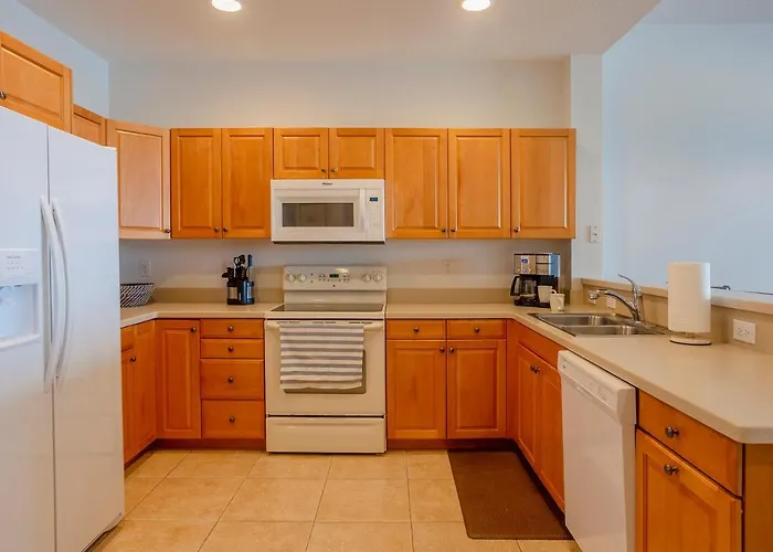 Beautiful Waterfront 3 Bedroom Condo, Located In The Heart Of Clearwater Apartment